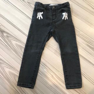 ザラキッズ(ZARA KIDS)の【ZARA】ザラキッズ 黒 デニム スキニーパンツ ミッキー サイズ104(パンツ/スパッツ)