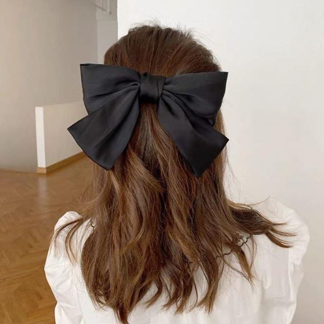 バレッタ 韓国 ヘアアクセサリー 黒 ヘアバレッタ リボンの通販 by