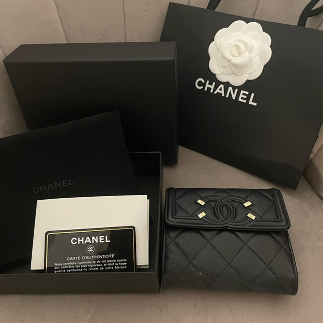 CHANEL(シャネル)のシャネル　折り財布 レディースのファッション小物(財布)の商品写真