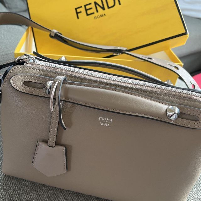 最新情報 FENDI - 極美品FENDI フェンディバイザウェイ ショルダーバッグ 最新情報 FENDI - 極美品FENDI フェンディバイザウェイ ショルダーバッグ