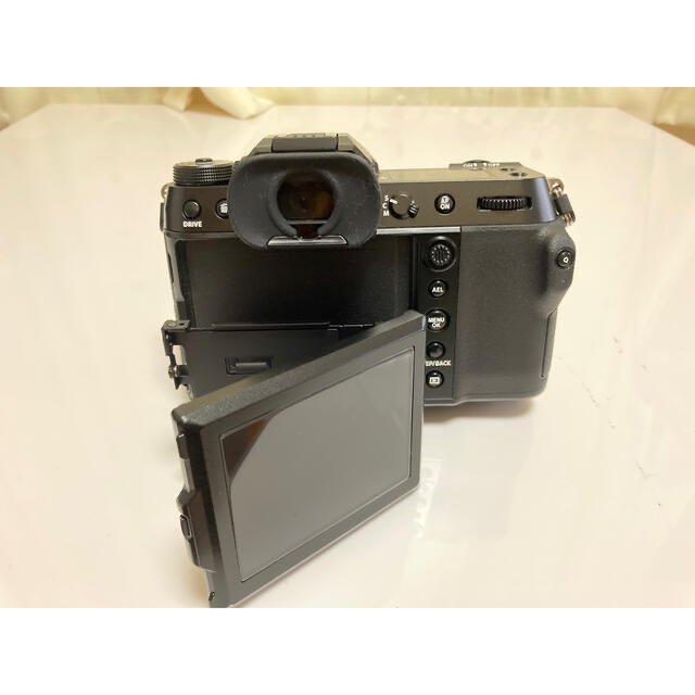 富士フイルム(フジフイルム)のWHAT様専用　GFX100S 新同品 おまけ付き スマホ/家電/カメラのカメラ(ミラーレス一眼)の商品写真