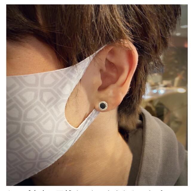 GARNI - GARNI Round Stone Pierce BLACK アクセサリーピアスの GARNI - GARNI Round Stone Pierce BLACK アクセサリーピアスの
