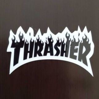 スラッシャー(THRASHER)の(縦4.7cm横8.2cm)THRASHER スラッシャーファイアーロゴステッカ(スケートボード)