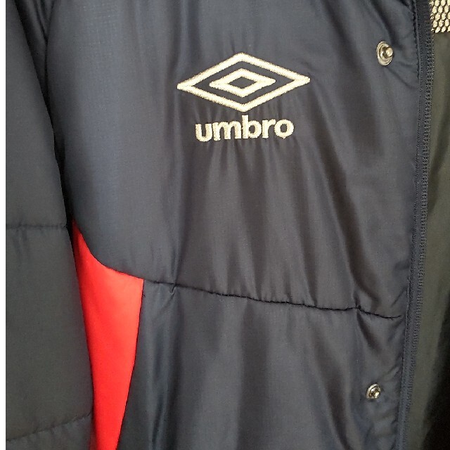 UMBRO(アンブロ)のアンブロ　ベンチコート　150　ロングコート　サッカー　アディダス　プーマ スポーツ/アウトドアのサッカー/フットサル(ウェア)の商品写真