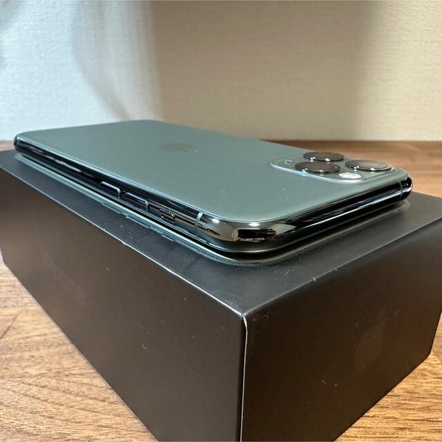 iPhone(アイフォーン)のiPhone 11Pro 256GB ミッドナイトグリーン 超美品 スマホ/家電/カメラのスマートフォン/携帯電話(スマートフォン本体)の商品写真