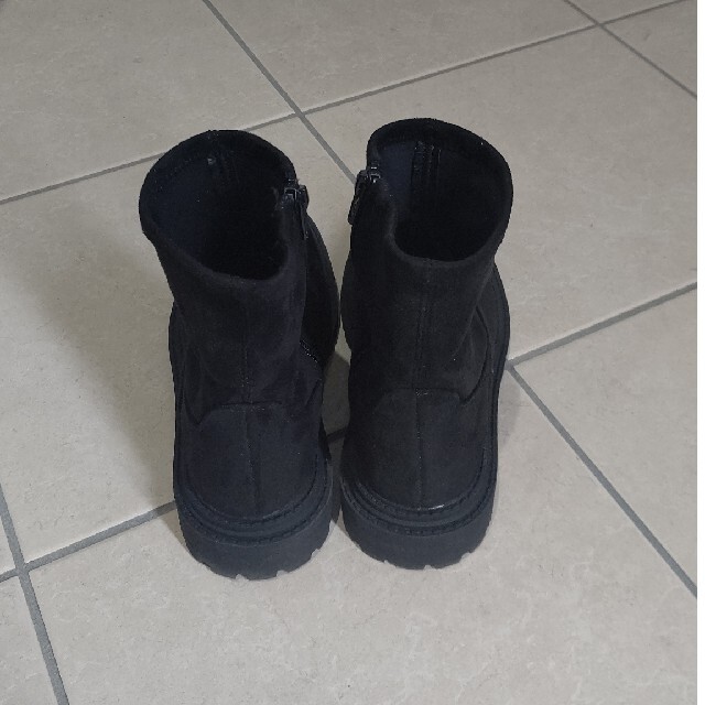 GU(ジーユー)のGU　スエードブーツ　黒　M レディースの靴/シューズ(ブーツ)の商品写真