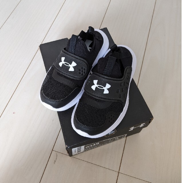 UNDER ARMOUR(アンダーアーマー)のアンダーアーマーキッズシューズ キッズ/ベビー/マタニティのキッズ靴/シューズ(15cm~)(スリッポン)の商品写真