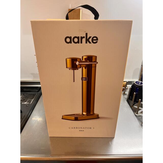 ◆aarke CARBONATORⅢ Brass Gold ソーダ　炭酸水 スマホ/家電/カメラの調理家電(調理機器)の商品写真