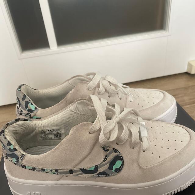 NIKE WMNS AIR FORCE1 SAGE LOW CQ7511-071 レディースの靴/シューズ(スニーカー)の商品写真