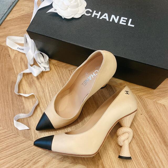 CHANEL(シャネル)のレア‼️CHANELシャネルランウェイ ノット ツートーン パンプス レディースの靴/シューズ(ハイヒール/パンプス)の商品写真