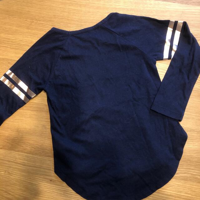 GAP Kids(ギャップキッズ)のgap kidsメタリックロゴカットソー　ネイビー110 キッズ/ベビー/マタニティのキッズ服女の子用(90cm~)(Tシャツ/カットソー)の商品写真