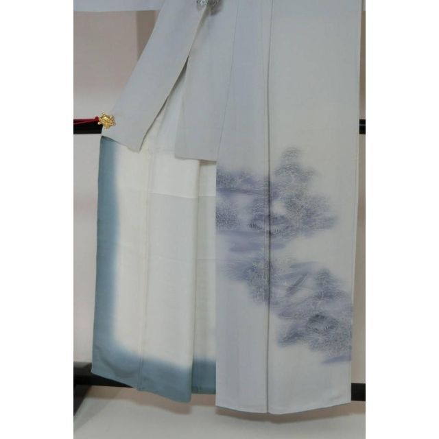 ＳＳお仕立て上がり正絹訪問着　シルバーグレー地に庵模様 レディースの水着/浴衣(着物)の商品写真