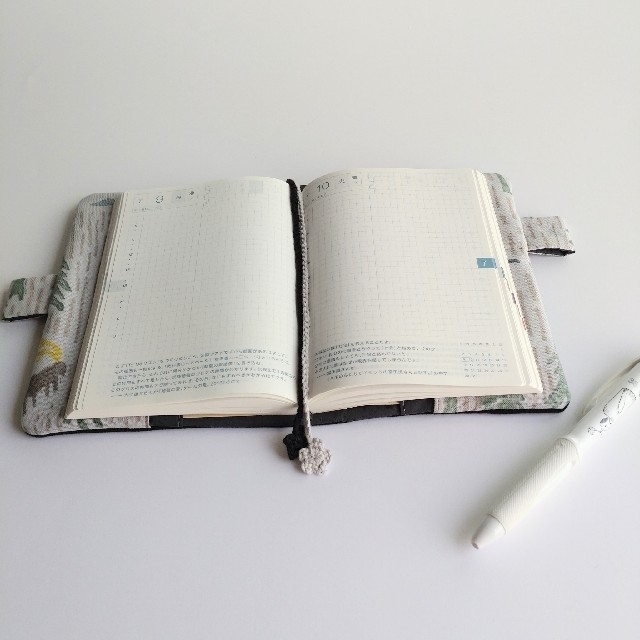 mina perhonen(ミナペルホネン)の手帳カバー A6 dop choucho.oneday ハンドメイドの文具/ステーショナリー(その他)の商品写真