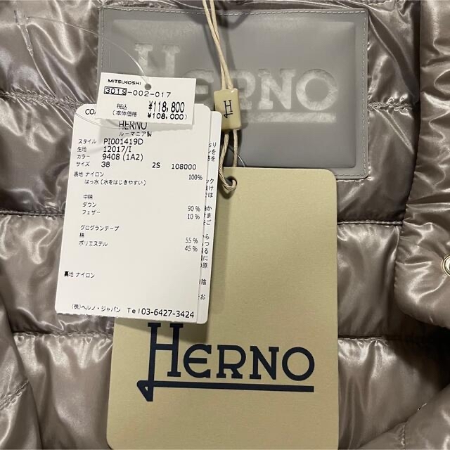 HERNO(ヘルノ)のパピーさん専用新品未使用HERNOヘルノダウンコート 38サイズ　ライトベージュ レディースのジャケット/アウター(ダウンジャケット)の商品写真