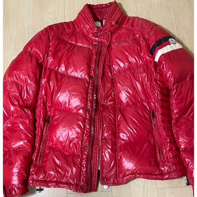 MONCLER 赤ダウンジャケット