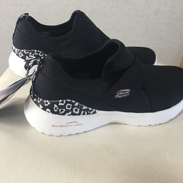 スニーカースケッチャーズ　ＳＫＥＣＨＥＲＳ　　　　　　２５CM     新品未使用品