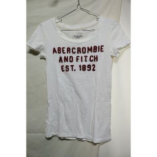 アバクロンビーアンドフィッチ(Abercrombie&Fitch)のプロフ必読!アバクロンビー&フィッチTシャツホワイトレッドロゴ/USA古着S(Tシャツ/カットソー(半袖/袖なし))