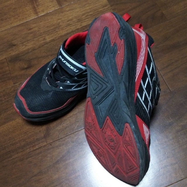 Achilles(アキレス)の瞬速　スニーカー　23.5 キッズ/ベビー/マタニティのキッズ靴/シューズ(15cm~)(スニーカー)の商品写真