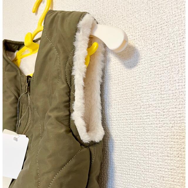 【新品未使用】ベビー　リバーシブルベスト／カーキ／80サイズ キッズ/ベビー/マタニティのベビー服(~85cm)(ジャケット/コート)の商品写真