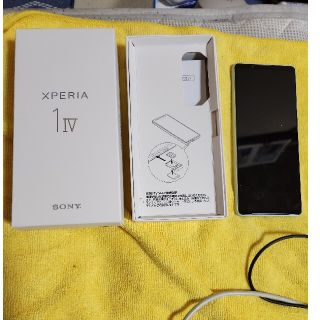 エクスペリア(Xperia)のau XPERIA　1Ⅳ　SOG06　白　△　中古美品(スマートフォン本体)