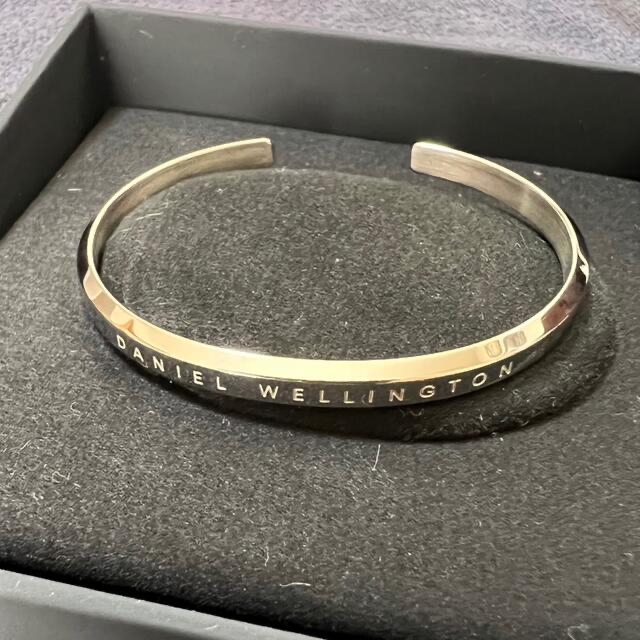 Daniel Wellington(ダニエルウェリントン)のダニエルウェリントンバングルブレスレット レディースのアクセサリー(ブレスレット/バングル)の商品写真