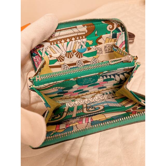 【新品未使用】シルクインコンパクト　グリーン色財布