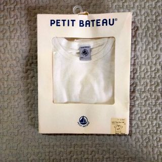 プチバトー(PETIT BATEAU)の新品☆プチバトー半袖白ティーシャツ　1枚のみ　5ans/110cm(下着)