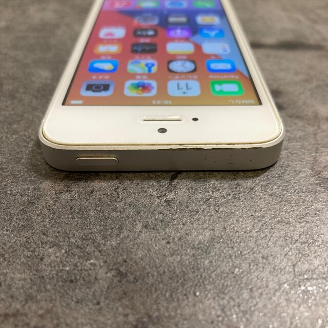 iPhone(アイフォーン)の64138T iPhoneSE 32GB silver SIMフリー　中古品 スマホ/家電/カメラのスマートフォン/携帯電話(スマートフォン本体)の商品写真