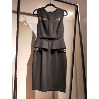 ビーシービージーマックスアズリア(BCBGMAXAZRIA)のBCBG Iライン　ペプラムワンピース　マーメイド　タイト　上品　オケージョン(ひざ丈ワンピース)