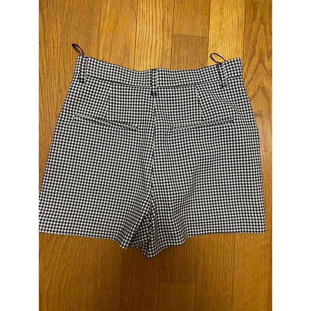 ZARA(ザラ)のZARA 千鳥格子柄　ショートパンツ　S レディースのパンツ(ショートパンツ)の商品写真