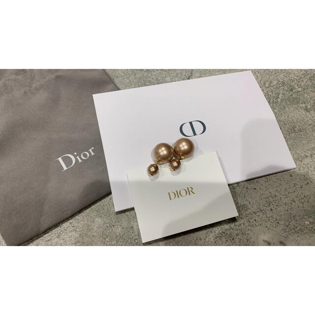 dior ディオール  トライバルピアス　パール　ベージュカラー