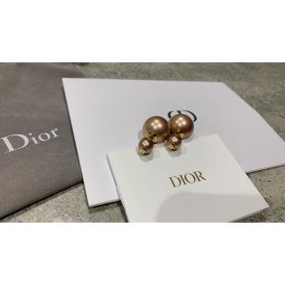 クリスチャンディオール(Christian Dior)のdior ディオール  トライバルピアス　パール　ベージュカラー(ピアス)