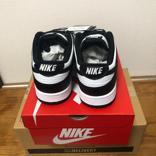 NIKE(ナイキ)の新品 正規品 nike dunk low panda ナイキ ダンク パンダ メンズの靴/シューズ(スニーカー)の商品写真