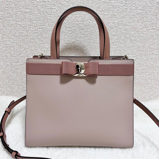 最新な フェラガモ Ferragamo Salvatore 超美品 22年 2way ショルダー ハンドバッグ リボン ヴァラ ハンドバッグ 