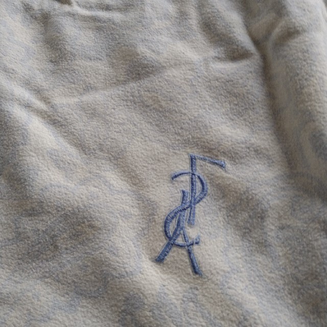 Yves Saint Laurent Beaute(イヴサンローランボーテ)のイヴ・サンローラン　ブルー　毛布　シングル インテリア/住まい/日用品の寝具(毛布)の商品写真