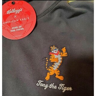 【新品】アメリカンイーグル✕ケロッグ　トニー・ザ・タイガー刺繍パーカー　サイズL