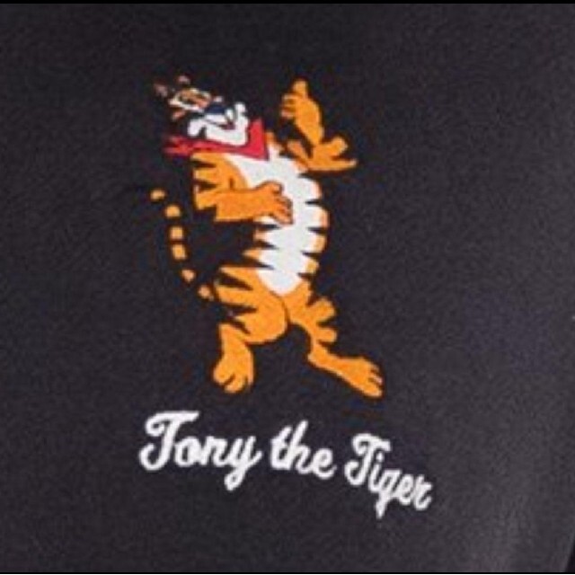 American Eagle(アメリカンイーグル)の【新品】アメリカンイーグル✕ケロッグ　トニー・ザ・タイガー刺繍パーカー　サイズM レディースのトップス(パーカー)の商品写真