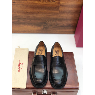 フェラガモ 靴/シューズ(メンズ)の通販 100点以上 | Ferragamoのメンズ ...