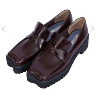 アメリヴィンテージ(Ameri VINTAGE)のWAVE CUTTING PLATFORM LOAFER(ローファー/革靴)