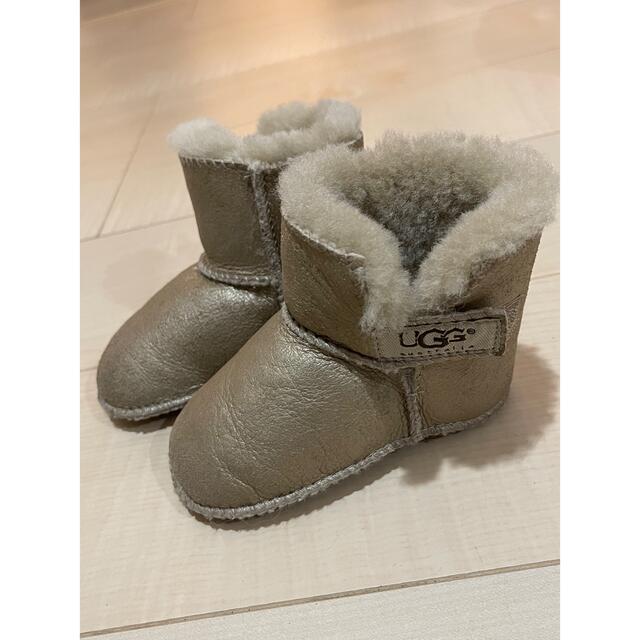 UGG(アグ)のUGG ベビー　シューズ　ゴールド　 キッズ/ベビー/マタニティのベビー靴/シューズ(~14cm)(その他)の商品写真