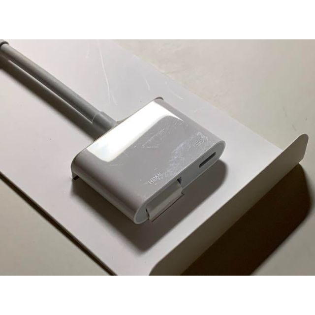 Apple(アップル)の【美品】純正 Lightning - Digital AV Adapter スマホ/家電/カメラのテレビ/映像機器(映像用ケーブル)の商品写真