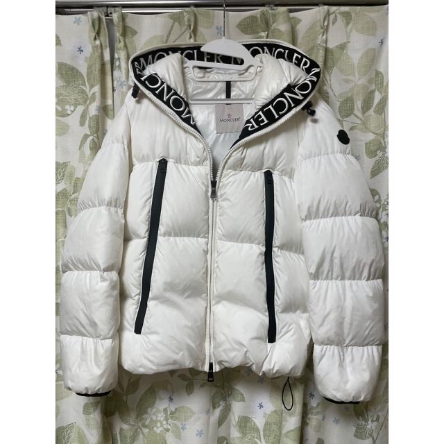 MONCLER(モンクレール)の【大幅値下げ！！】モンクレール モンクラー ホワイト サイズ2 メンズのジャケット/アウター(ダウンジャケット)の商品写真