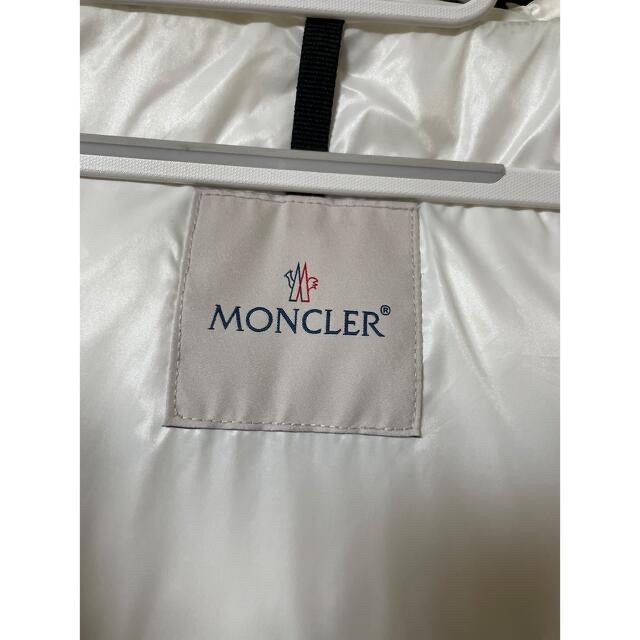 MONCLER(モンクレール)の【大幅値下げ！！】モンクレール モンクラー ホワイト サイズ2 メンズのジャケット/アウター(ダウンジャケット)の商品写真