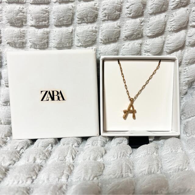 ZARA(ザラ)のZARA イニシャルネックレス　A 新品箱付き♡ レディースのアクセサリー(ネックレス)の商品写真