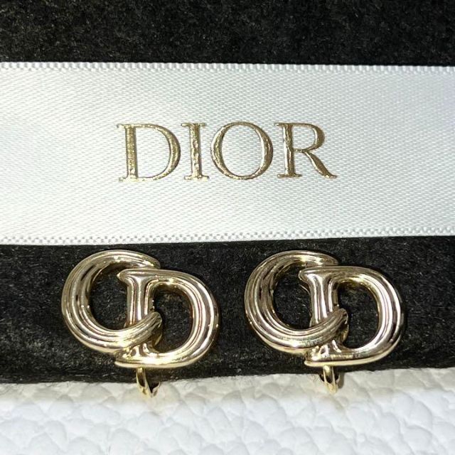 Christian Dior(クリスチャンディオール)のクリスチャンディオール イヤリング CDロゴ ヴィンテージ 刻印 希少 ゴールド レディースのアクセサリー(イヤリング)の商品写真