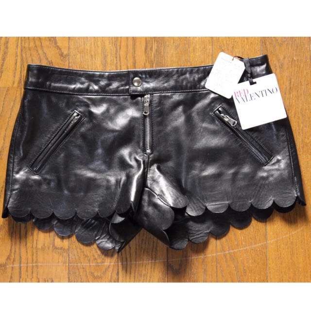 定価14万RED VALENTINO羊革レザーショートパンツ レザーパンツ黒 定価14万RED VALENTINO羊革レザーショートパンツ レザーパンツ黒
