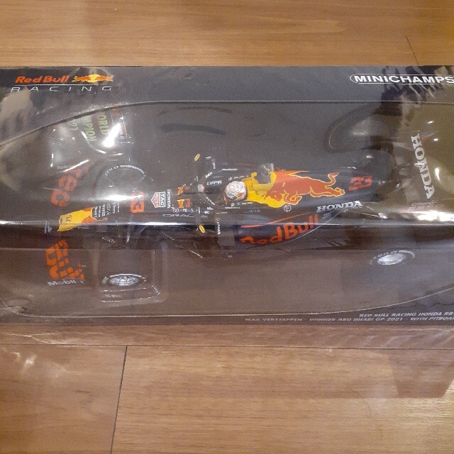 何でも揃う 1/18ミニカー レッドブルRB16B アブダビ フェルスタッペン