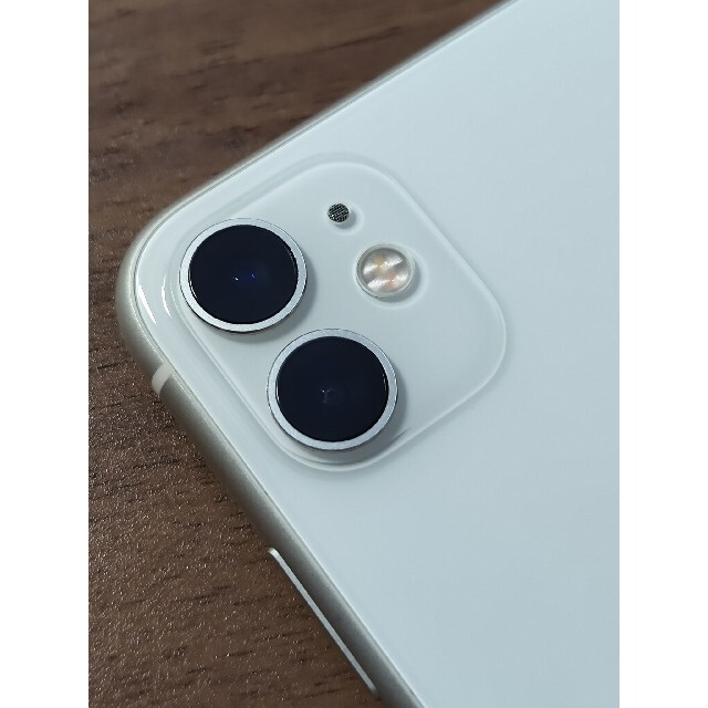 Apple(アップル)のiPhone 11 ホワイト 128 GB SIMフリー スマホ/家電/カメラのスマートフォン/携帯電話(スマートフォン本体)の商品写真