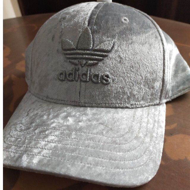 adidas(アディダス)のAdidasコーディロイ帽子 レディースの帽子(キャップ)の商品写真