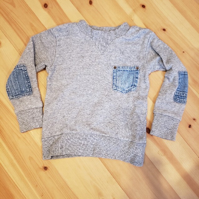 スウェット110デニムパッチ キッズ/ベビー/マタニティのキッズ服男の子用(90cm~)(Tシャツ/カットソー)の商品写真